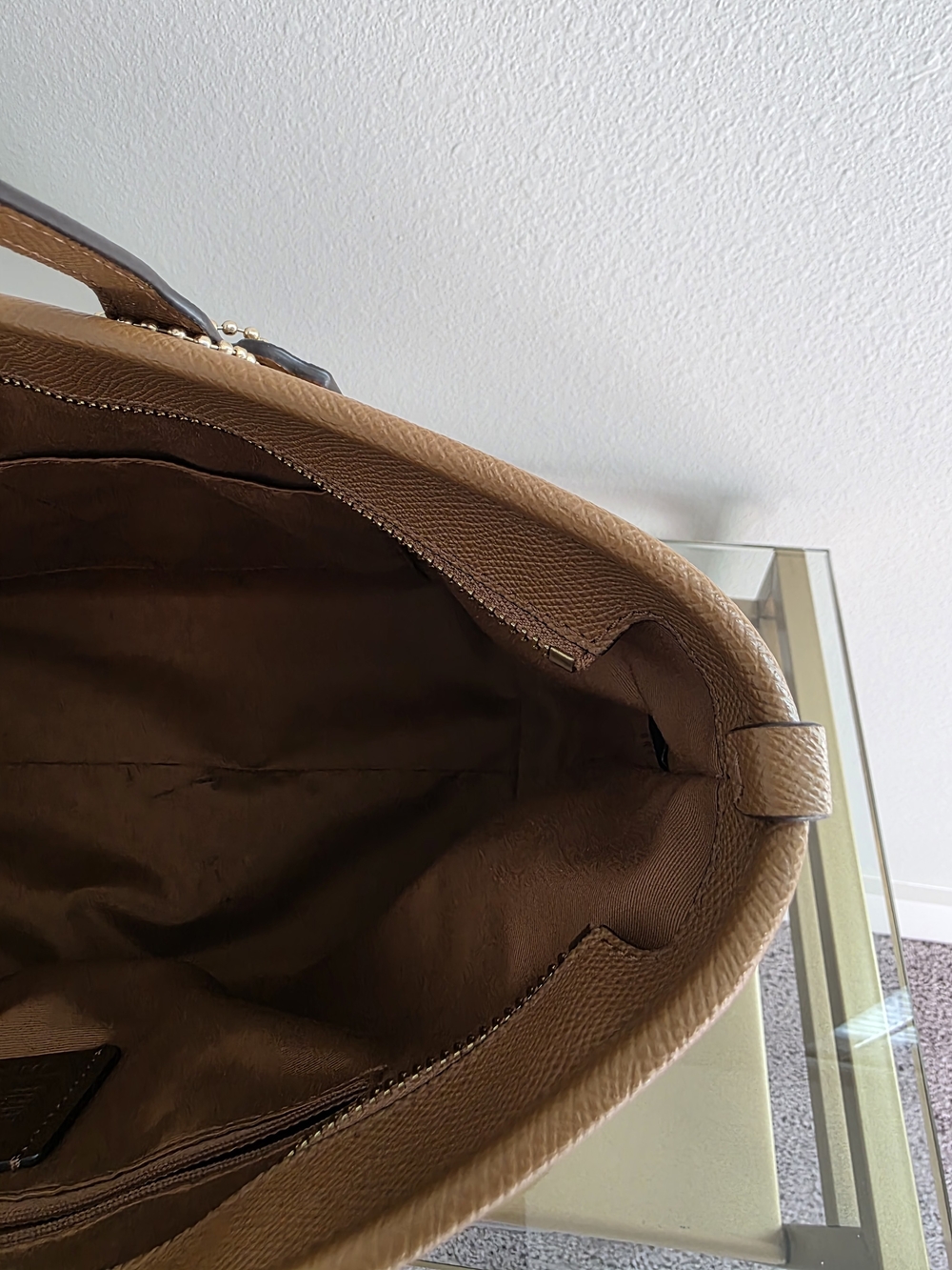 Coach Tan Leather Tote Bag - Classic Everyday Shoulder Bag - Picture 4 of 9